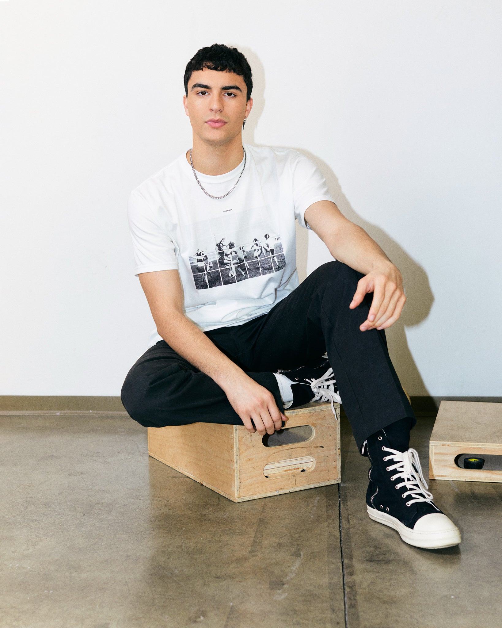 Dancing Girls Of The Bauhaus Heavyweight Tee